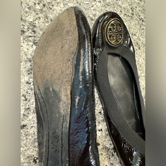 TORY BURCH Caroline Black Patent Leather Ballet Flats Gold Logo Shoes size 7.5 - Picture 8 of 8